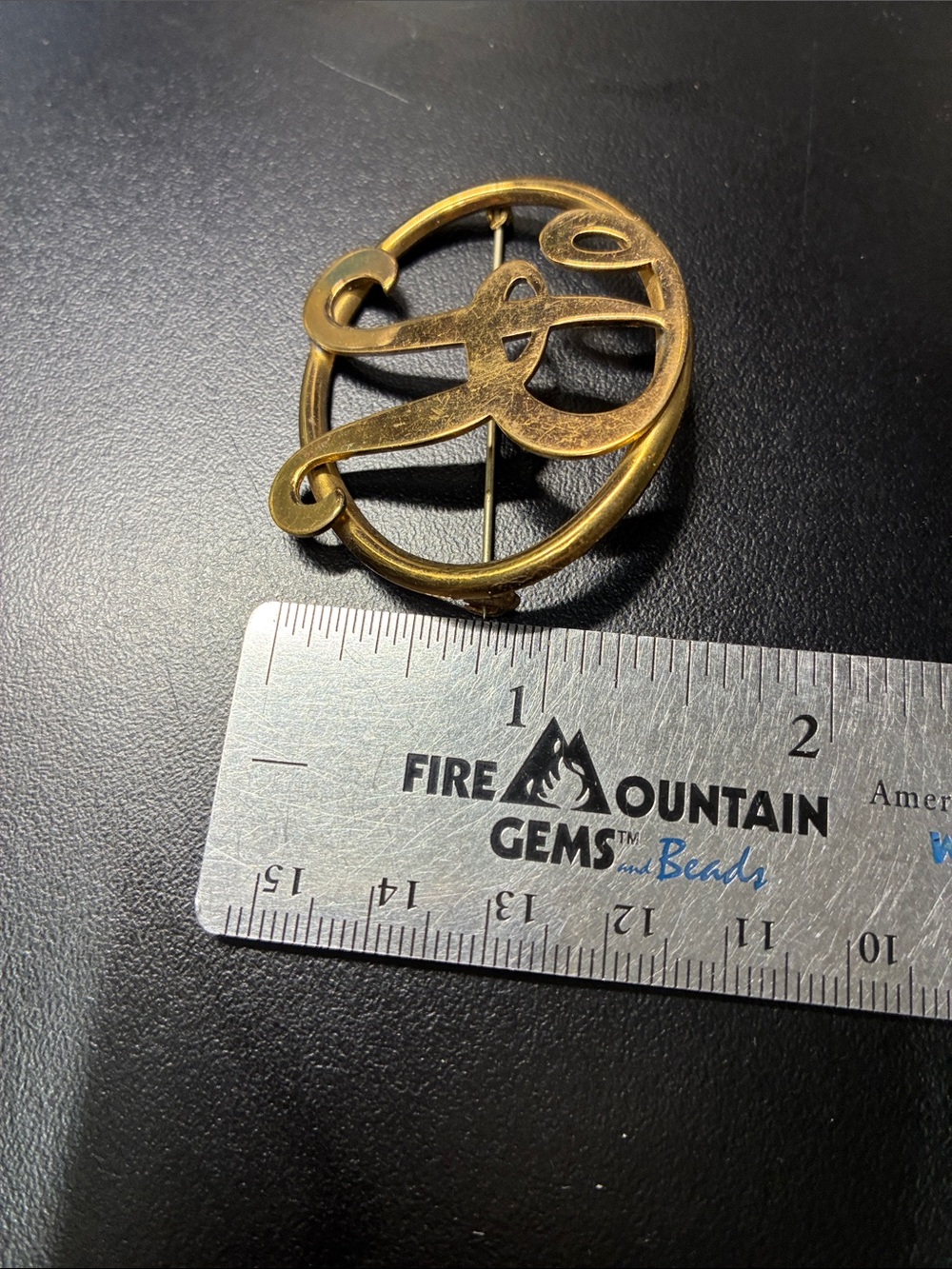 Gold Initial R Monogram Brooch - Picture 3 of 7